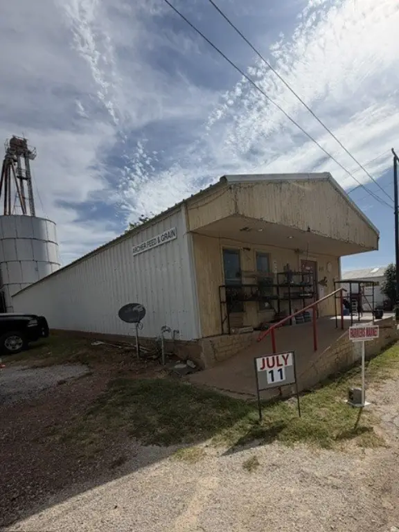 311 Main St, Archer City, TX 76351
