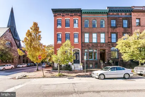 3-Unit Victorian Apartment Building