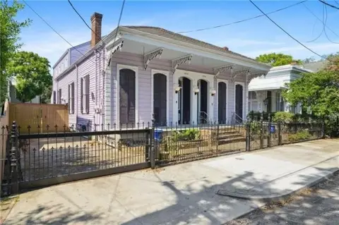 Victorian Triplex Near Magazine Street