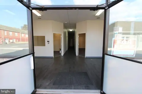 Versatile Commercial Space in Woodstock