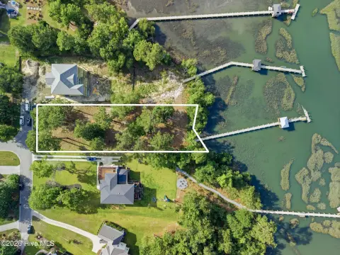 Creek-Front Homesite in Marsh Oaks