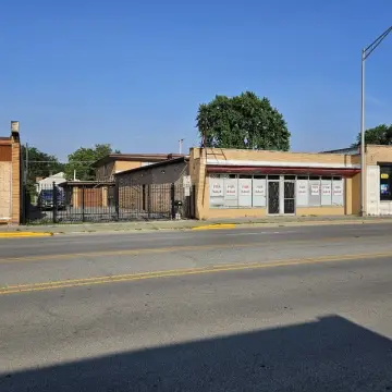 Mixed-Use Building with Apartment