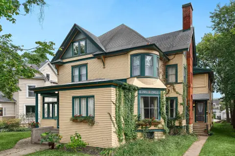 La Crosse Home with Apartment