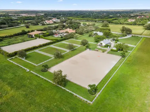 Equestrian Barn for Seasonal Rent