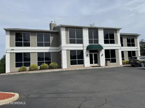 Freehold Office Space For Rent