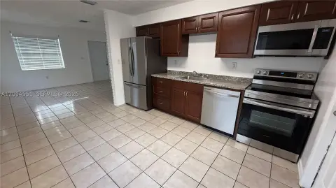 Duplex with In-Unit Laundry