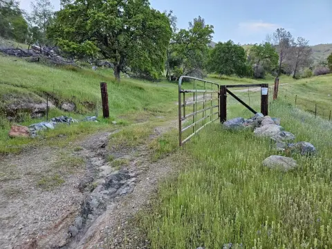 Sanger Land Near Pine Flat