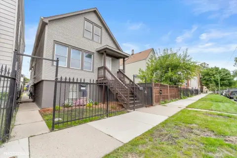 Duplex with Flexible Third-Floor Space