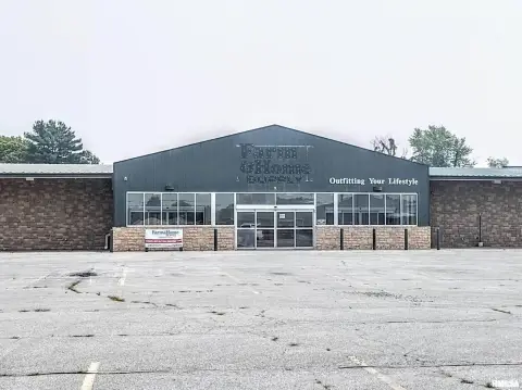 Industrial Opportunity on N Dirksen