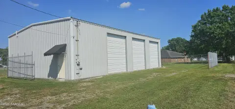 Versatile Commercial Building in New Iberia