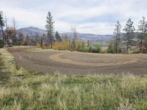 Scenic Land Parcel in Eagle Point