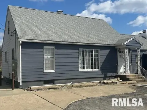 Retail Space Near Downtown Springfield