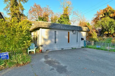 Grants Pass Duplex in Northwest Pocket