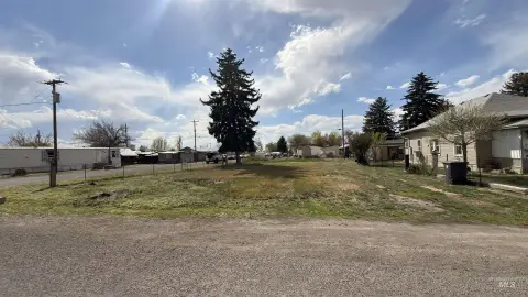 Corner Lot in Hansen, Idaho