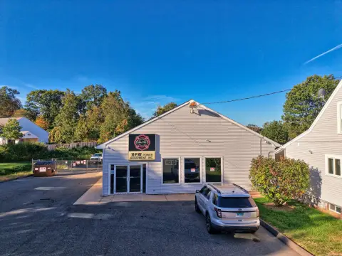 Versatile Commercial Space on Waterbury Road