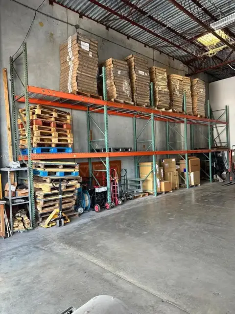 Medley Warehouse with Pallet Racking