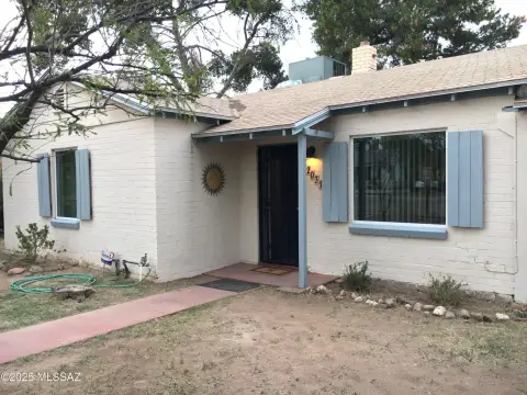 Charming Duplex Near University of Arizona
