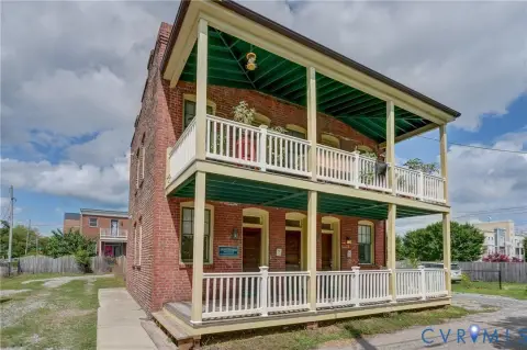 Colonial Duplex in Historic Richmond