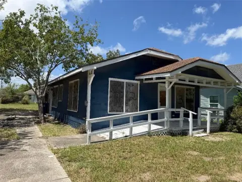 Corner Office Unit with Ramp Access