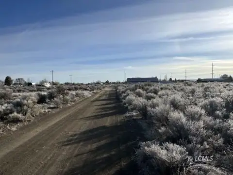 Land in Christmas Valley