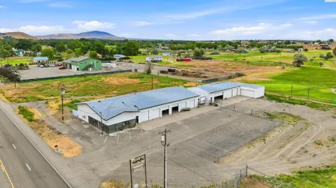 Multi-Building Auto Shop Property