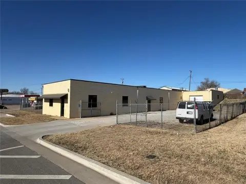 Warehouse/Showroom with Fenced Yard