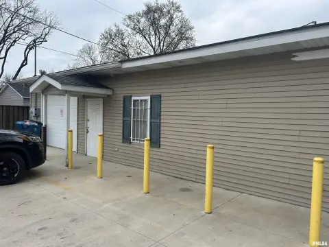 Retail Shop with Garage Door