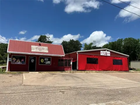 Commercial Property with Restaurant Potential