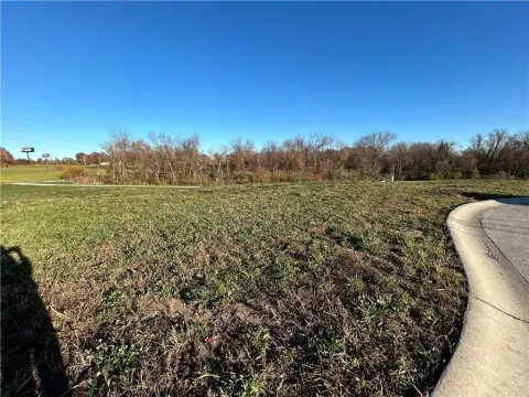 Residential Land in Adam's Pointe