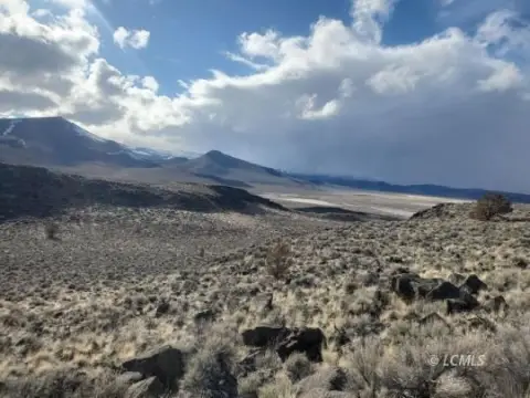 400 Acres Near Lake Albert