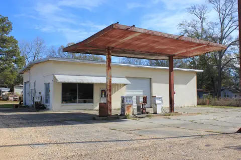 Commercial Property with Service Bays