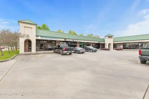 Versatile Office Space Near Verot