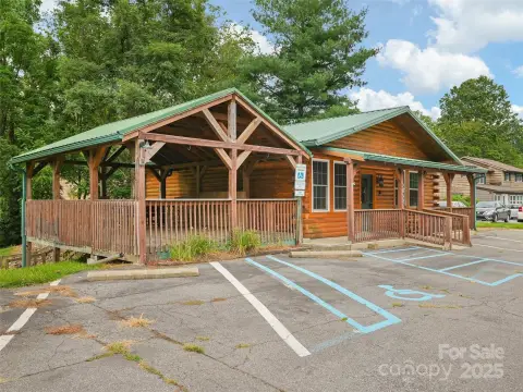 Highway Retail Opportunity in Waynesville