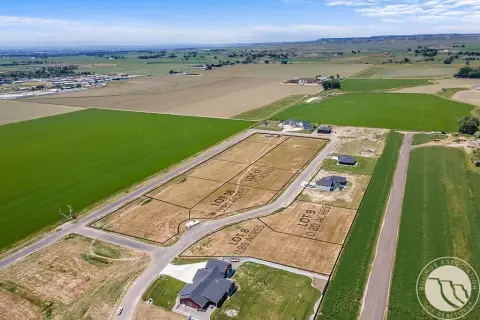 Residential Land in Onyx Pointe
