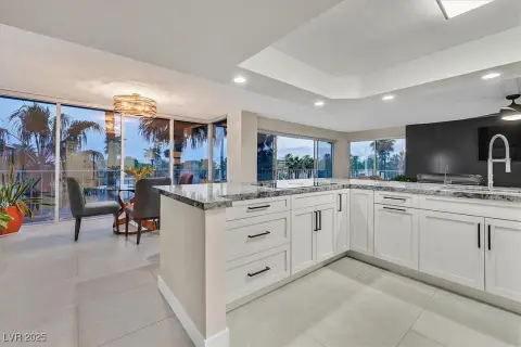 Renovated High-Rise Living in Las Vegas
