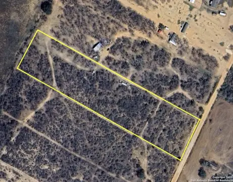 Residential Land in Bigfoot, TX