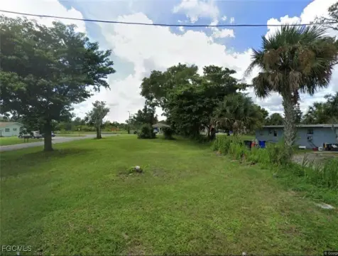 Spacious Vacant Lot in Fort Myers