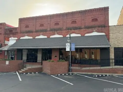 Historic Mixed-Use Building in Pocahontas