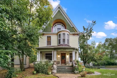Victorian Triplex in Joliet, IL