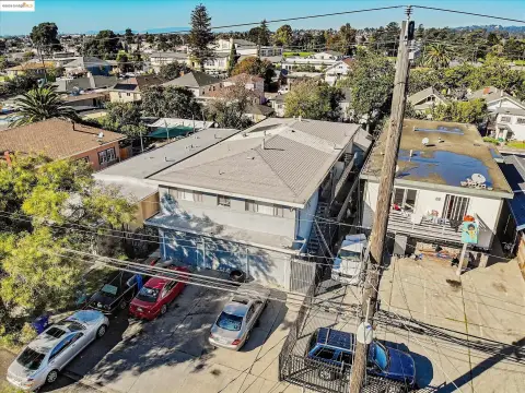 Oakland Triplex with High Cap
