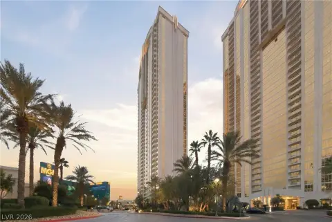 Las Vegas Strip-Facing Studio