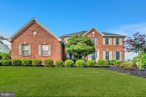 Spacious Colonial Home with Pool