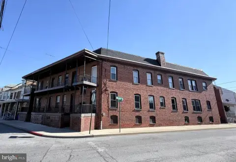 8-Unit Brick Apartment Building