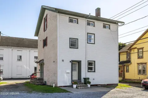 Duplex with Vacant Unit