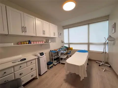 Flushing Retail Space with Equipment