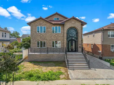 New Luxury Duplex in Bayside