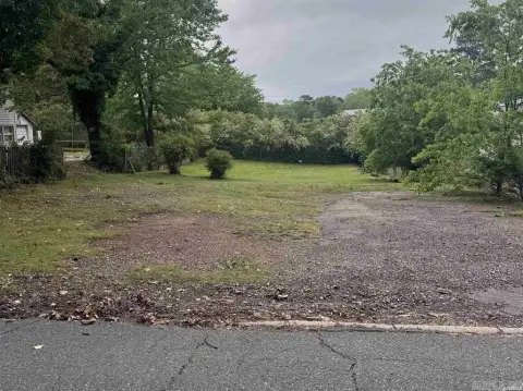 Vacant Lot Near Oaklawn