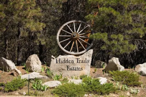 Two-Acre Wooded Mountain Retreat