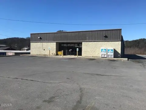 Retail Building on 1.05 Acres