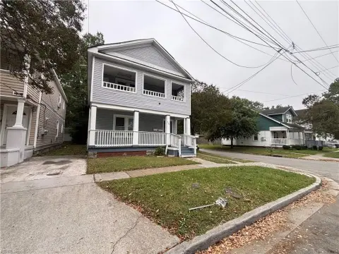 Over-Under Duplex with Three-Bedroom Units